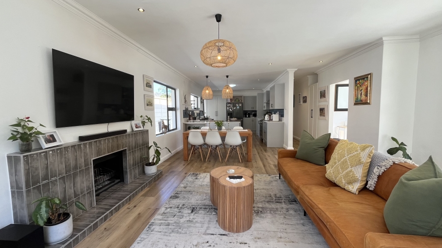 5 Bedroom Property for Sale in Clovelly Western Cape